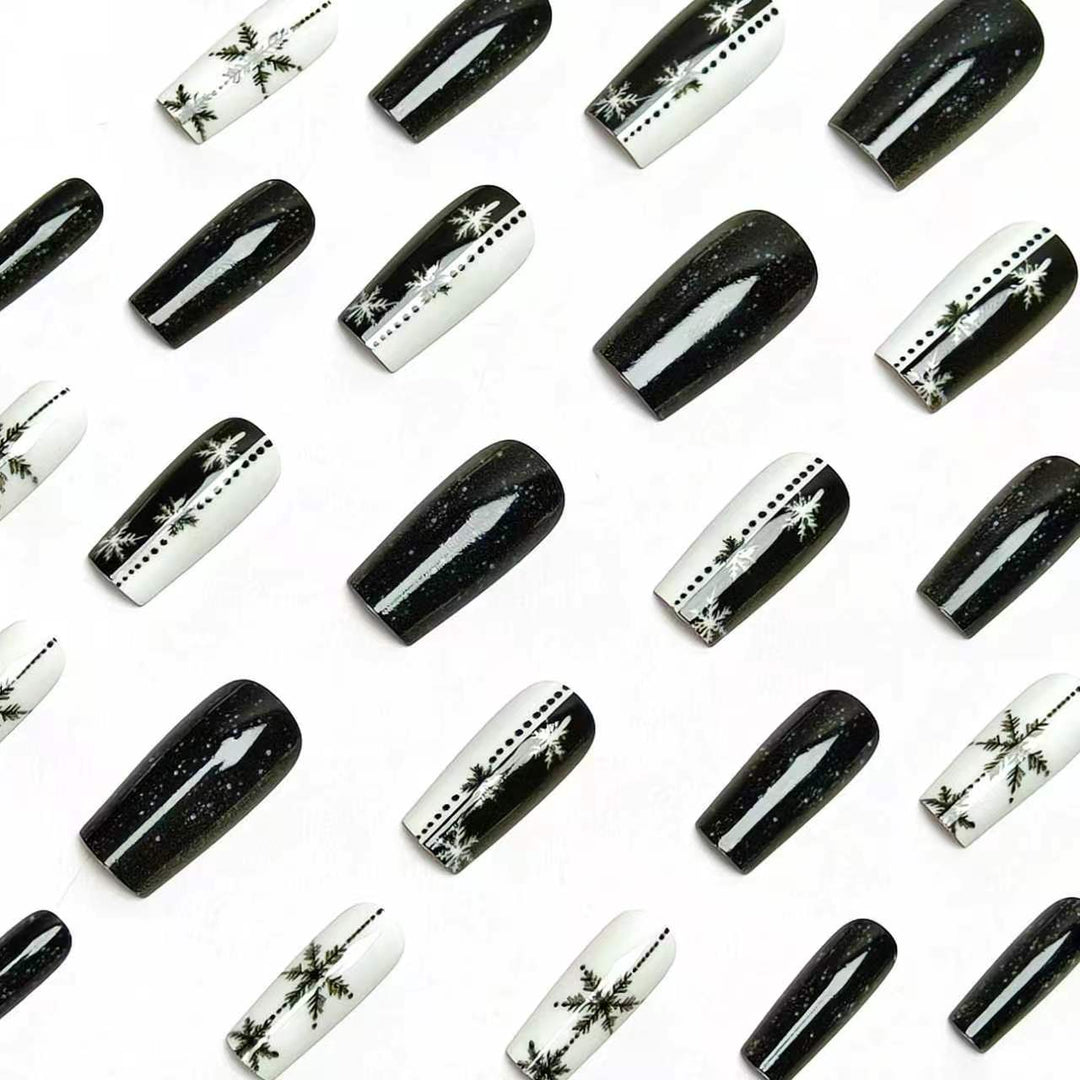 Elegant Winter Snowflake Nail Art Stornfield