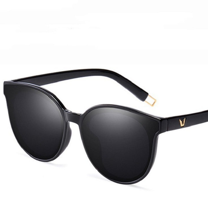 Women’s Fashion Sunglasses in Cat-Eye Style Stornfield