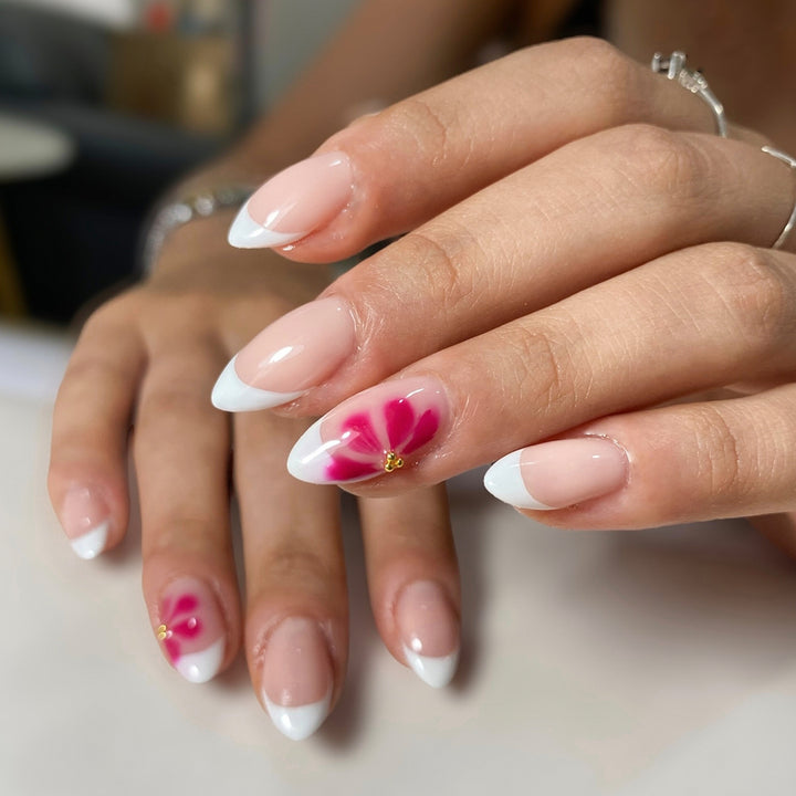 Elegant Floral Accent Press-On Nail Art Stornfield