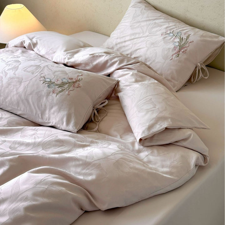 Luxurious satin bedding set with floral jacquard texture and fine floral embroidery