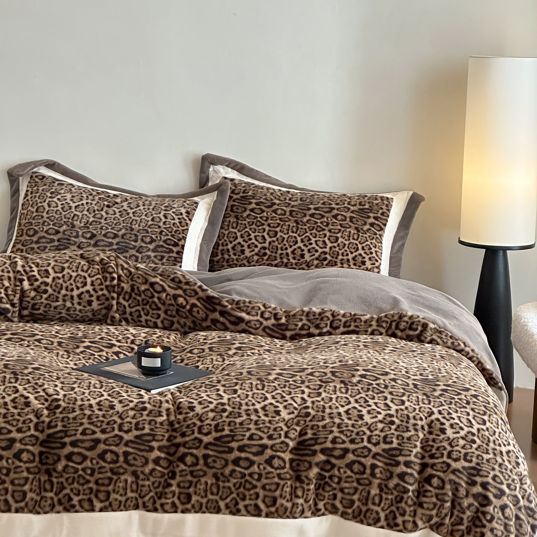 Luxury microfiber bed set with leopard fur look and velvet trim