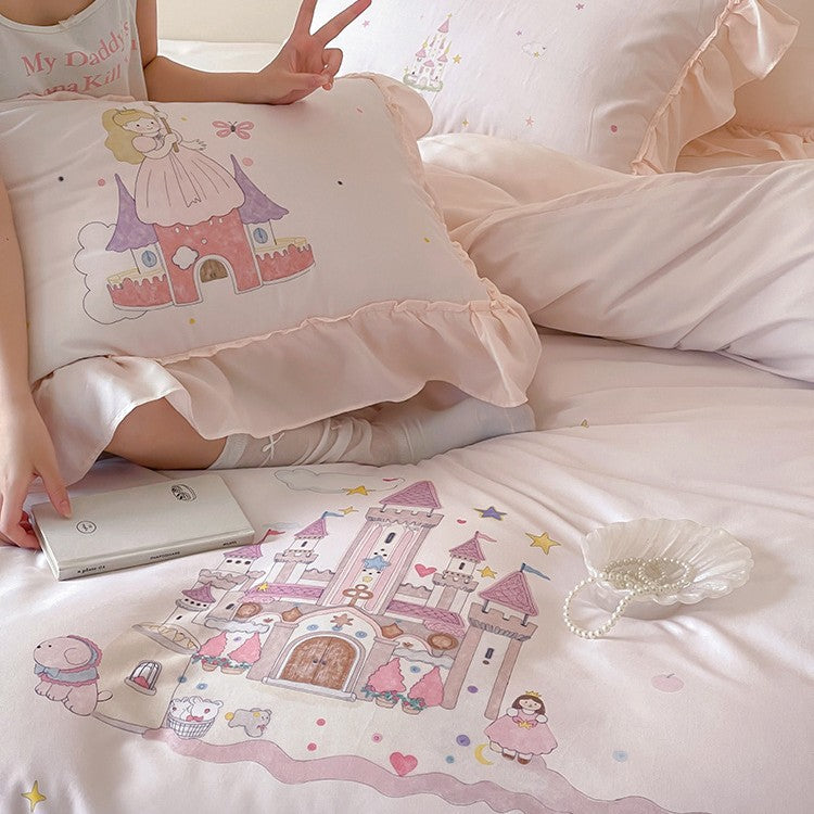 Children's bedding set with illustrative castle and princess print, ruffled pillow and soft cotton blend