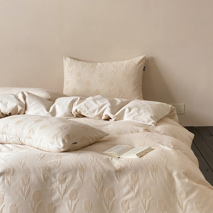 Luxurious bedding set made of cotton jacquard with lace ribbons