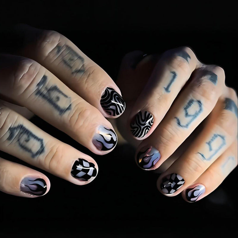 Artificial nail set with striking geometric designs Stornfield