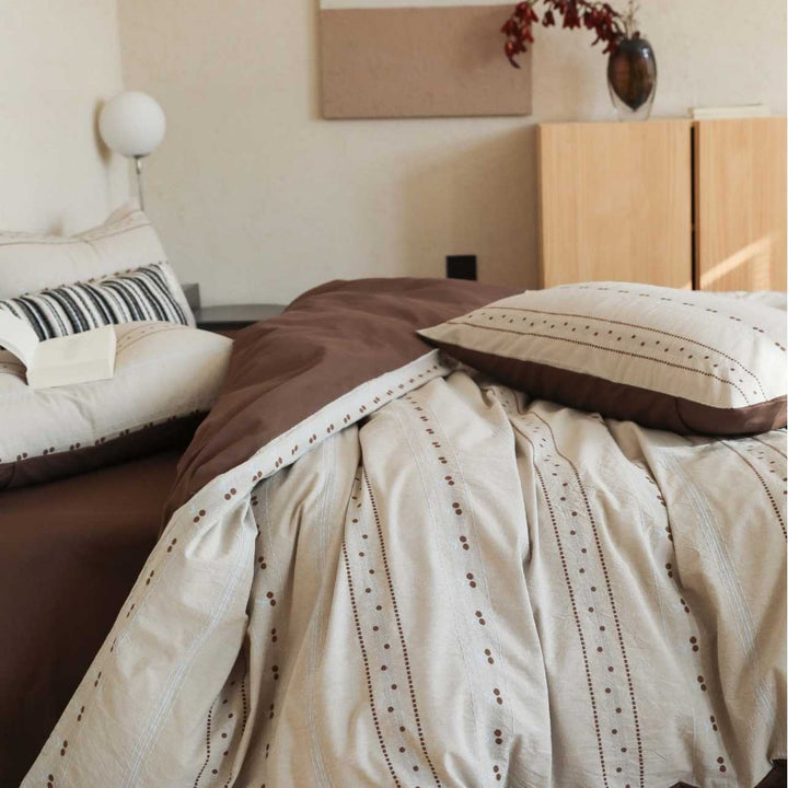 Reversible duvet cover set made of organic cotton in linen look with decorative eyelet embroidery