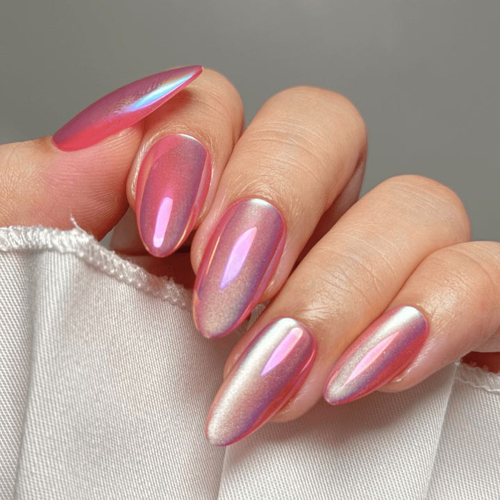Artificial nails with holographic effect and elegant finish Stornfield
