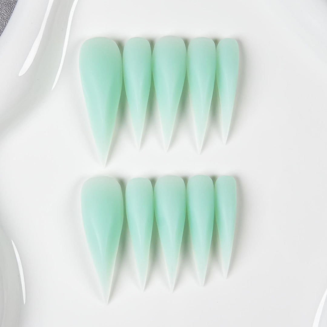 Stiletto Press-On Nail Set with Glossy Finish  1791255100
