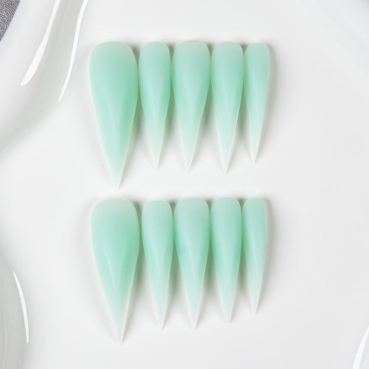 Stiletto Press-On Nail Set with Glossy Finish  1791255100