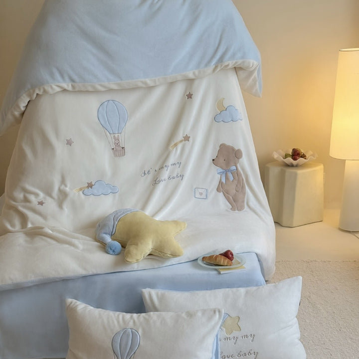 Children's bedding set made of cotton with appliquéd hot air balloon and teddy bear motifs Stornfield