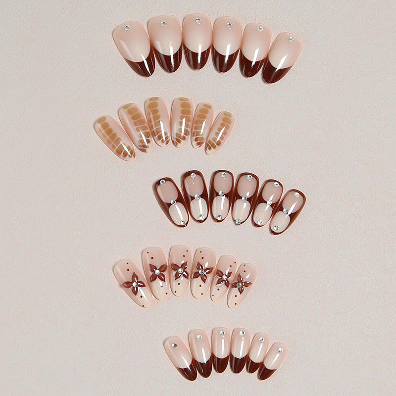 Artificial nails with elegant motif designs Stornfield