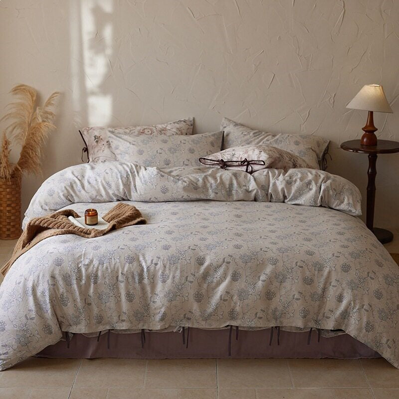 Luxury cotton satin bedding set with floral pattern and hotel closure
