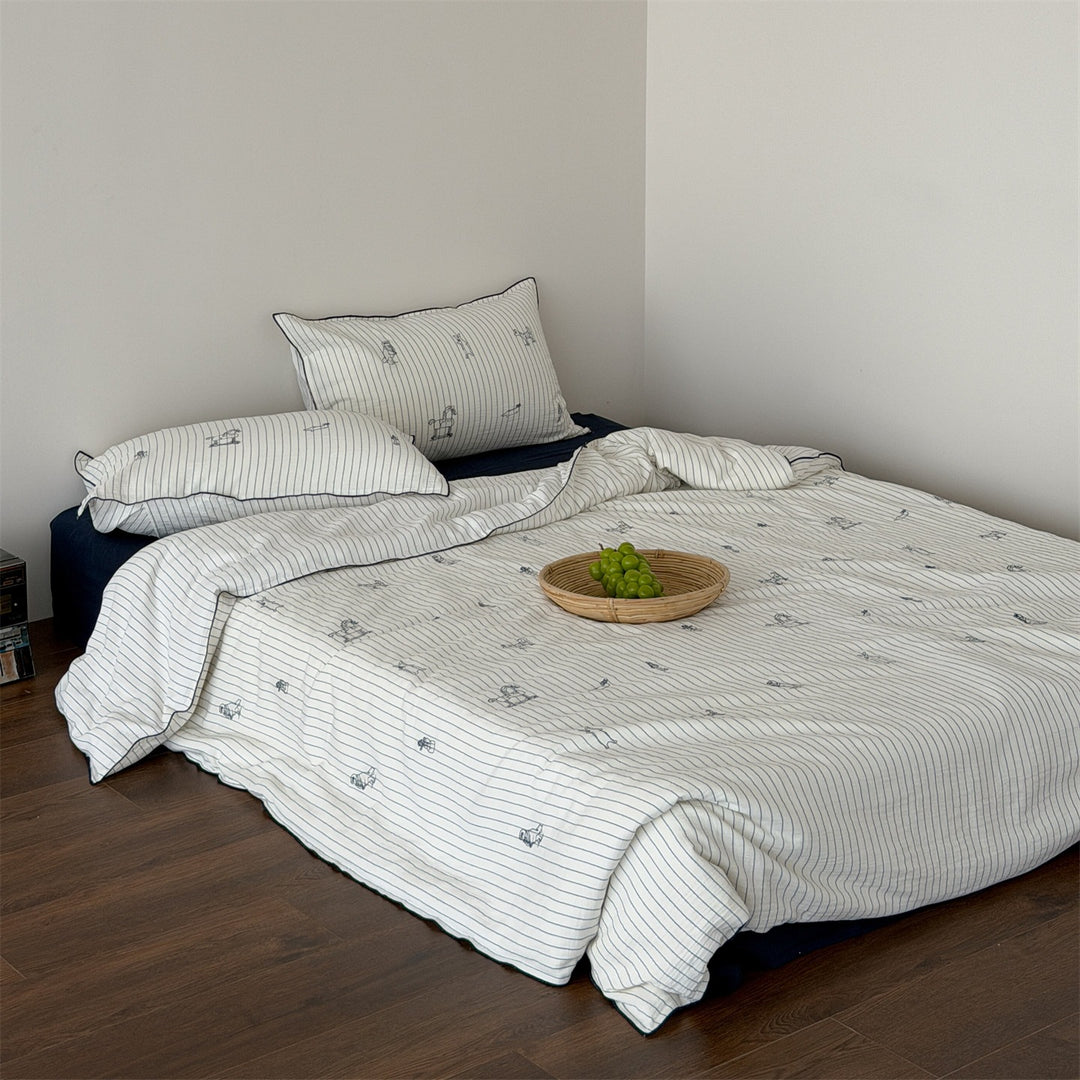 Bedding set made of cotton-linen with fine stripes and decorative piping