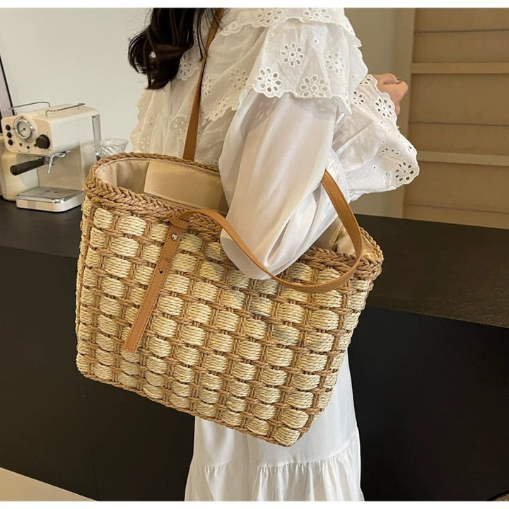 Spacious handbag with woven design Stornfield