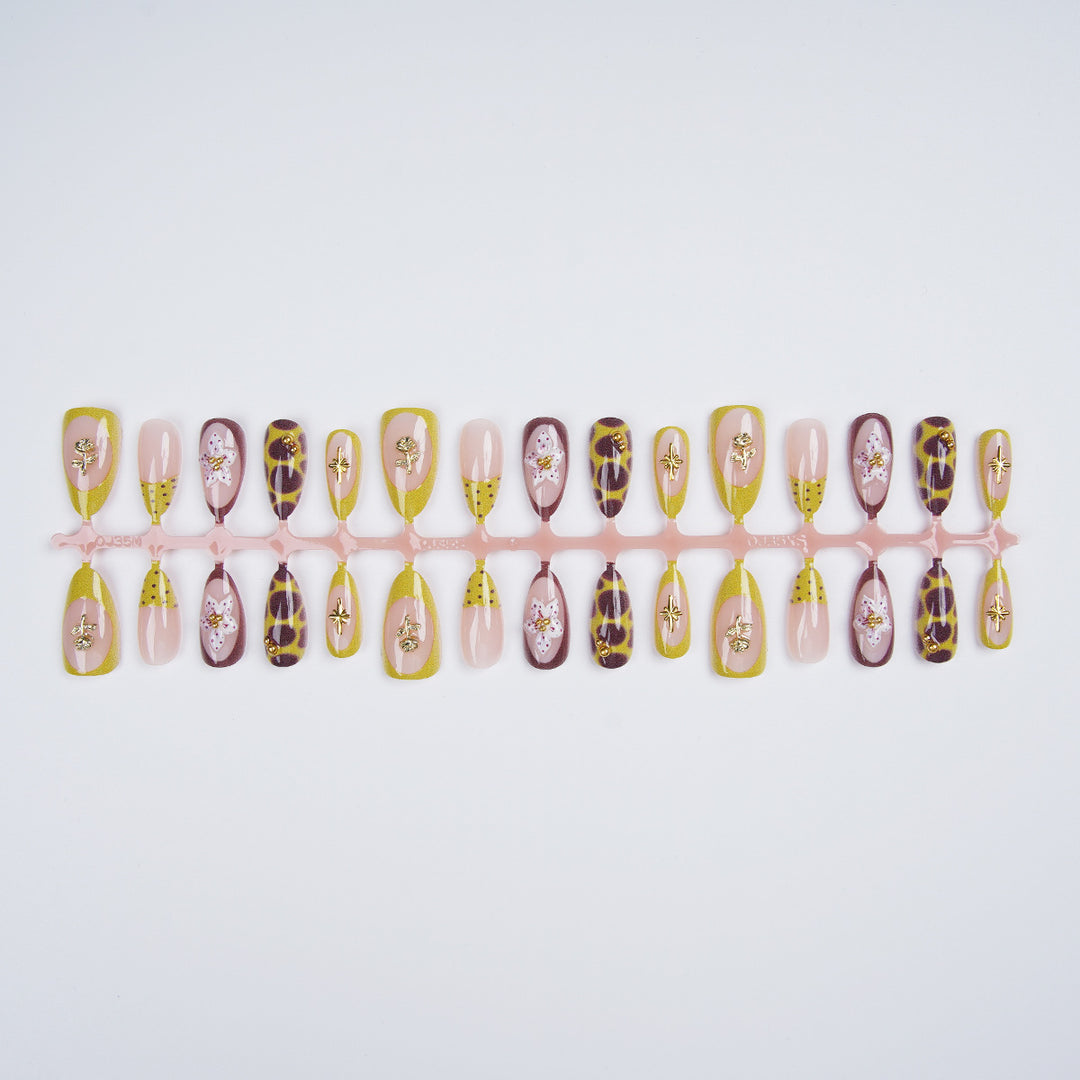 Elegant Artificial Nail Set with Unique Design Stornfield