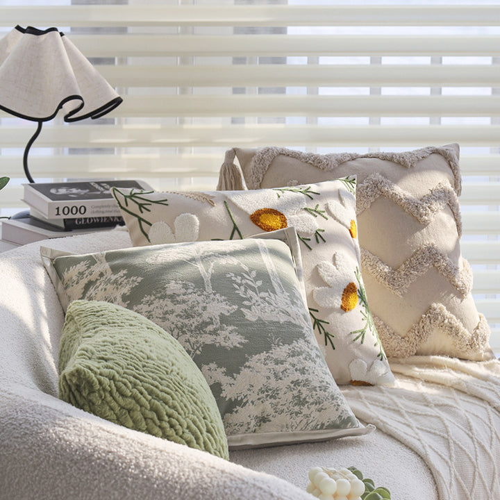 Decorative pillow with zigzag pattern