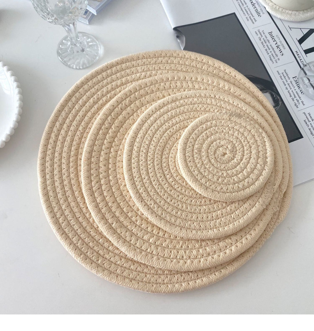 Ladies round placemats made of high-quality natural material Stornfield