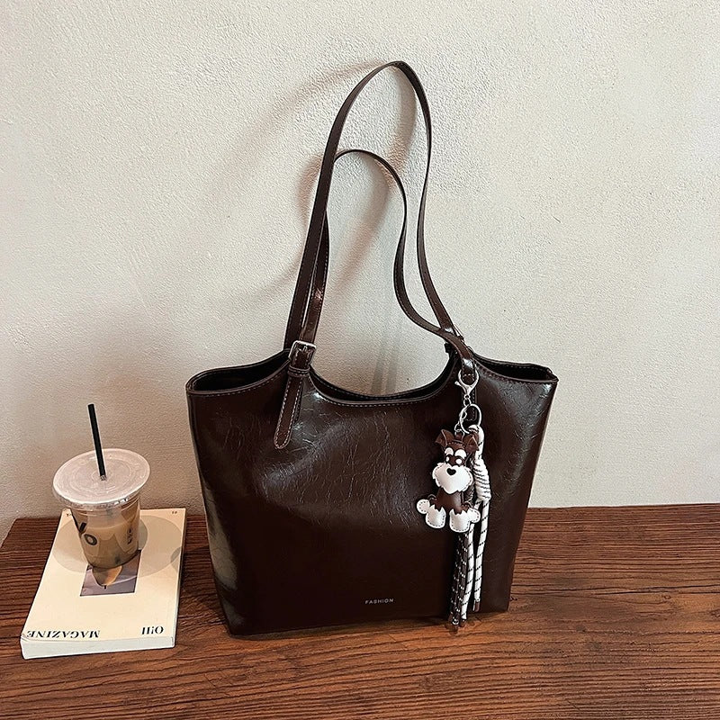 Luxurious Textured Leather Tote Stornfield