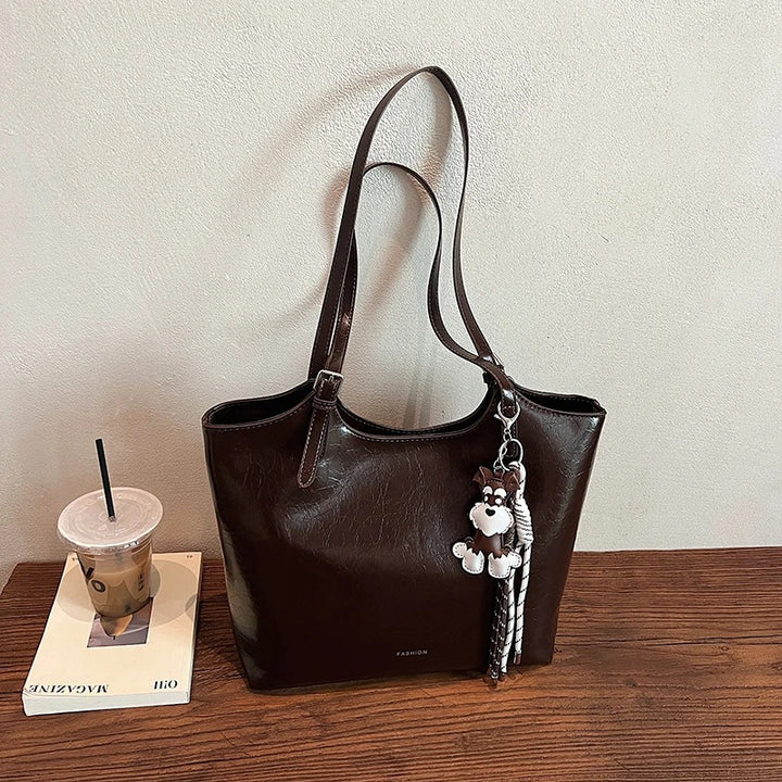 Luxurious Textured Leather Tote Stornfield