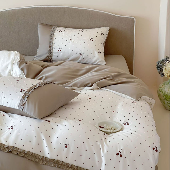 Bedding set made of cotton satin with frill edge, reversible function and fine polka dot print Stornfield