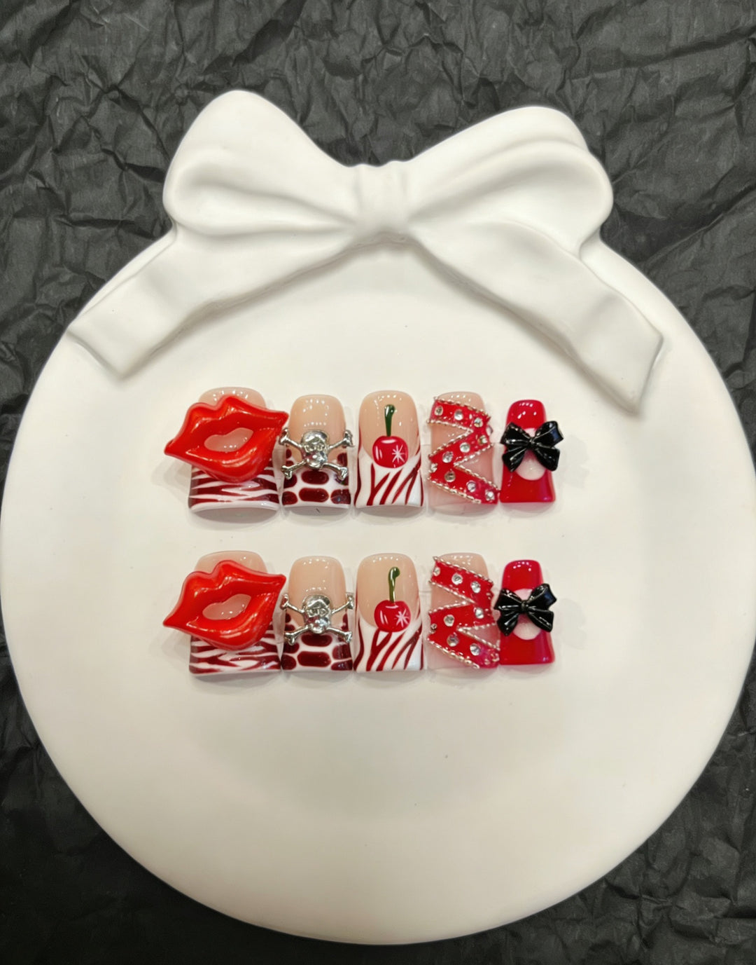 Artistic Press-On Nail Art Set with Holiday Themes