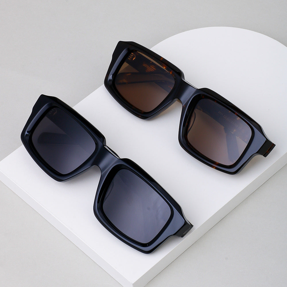 Women's sunglasses in a stylish and multifaceted design with a comfortable plastic frame Stornfield