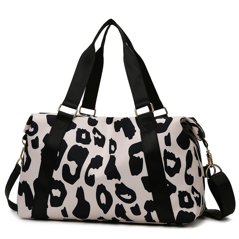 Sporty travel bag with modern leopard pattern Stornfield