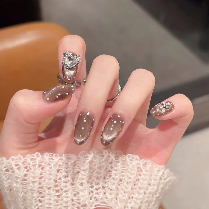 Elegant Press-On Nail Art Set with Distinctive Metallic Accents Stornfield