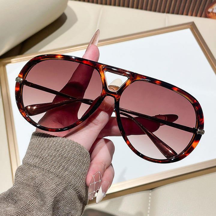 Ladies' sunglasses in an extravagant design with striking lenses Stornfield