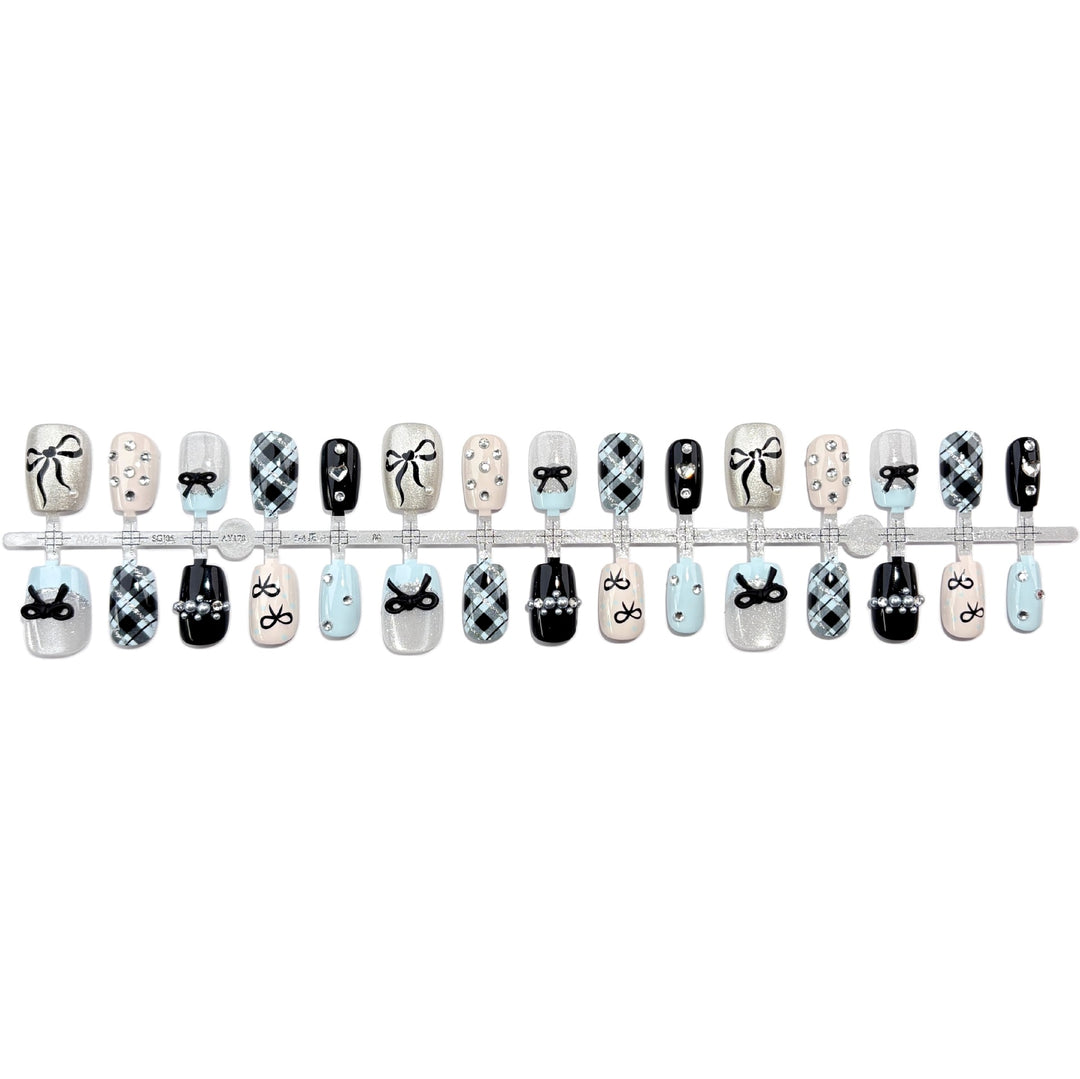 Stylish and Decorative Press-On Nail Set