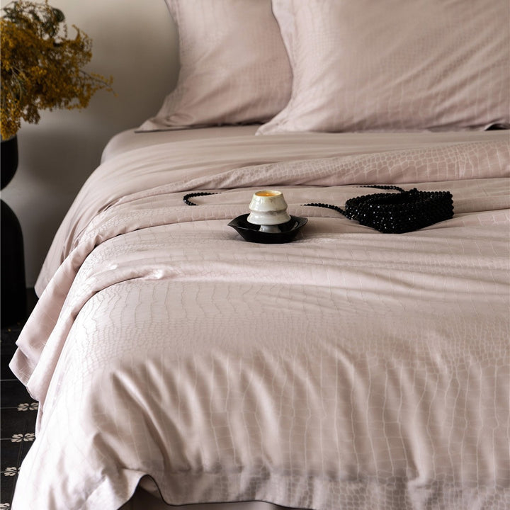 Silky Jacquard Crocodile-Embossed Duvet Cover and Pillowcase Set