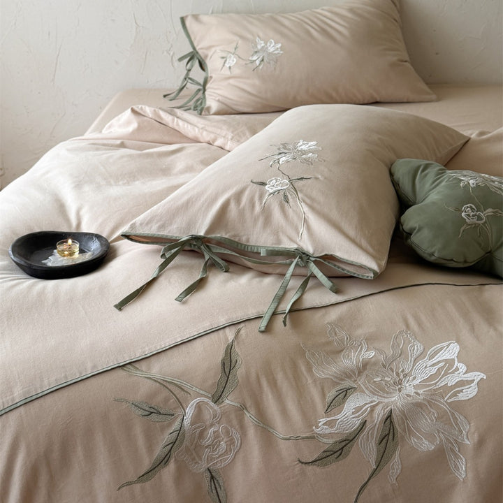 Embroidered Cotton Duvet Cover Set with Tie-Closure Pillowcases