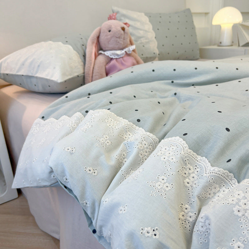 Elegant Bow Patterned Quilt Set