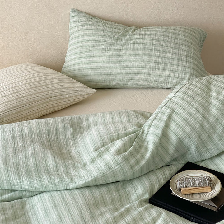 Lightweight muslin bedding set in linen look with fine stripe relief