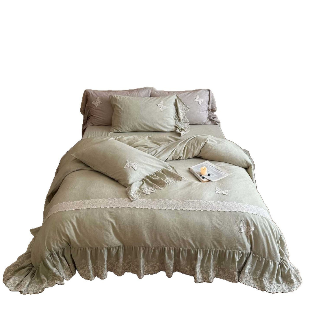 Romantic linen-look bedding set with lace trim and butterfly applique