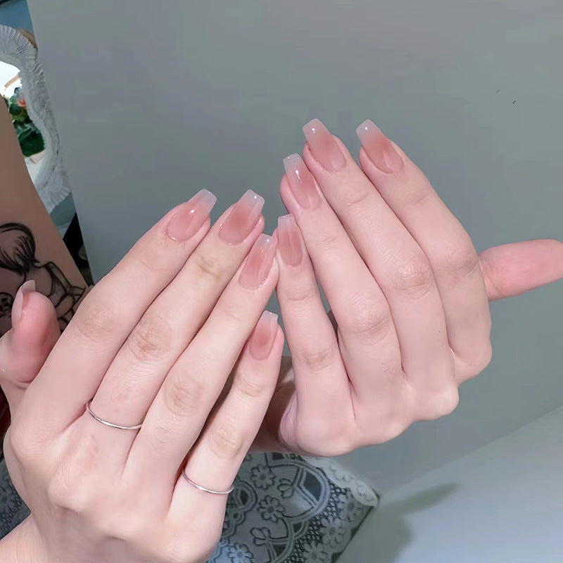 Elegant and natural artificial nails Stornfield