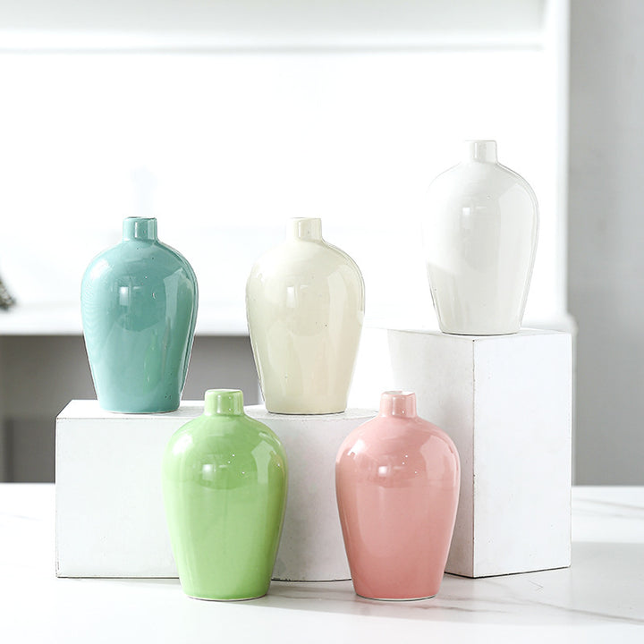 Elegant Ceramic Decorative Vase Stornfeild