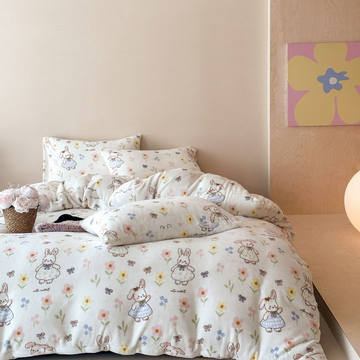 Reversible children's bedding set made of soft microfiber with cute bear and car print