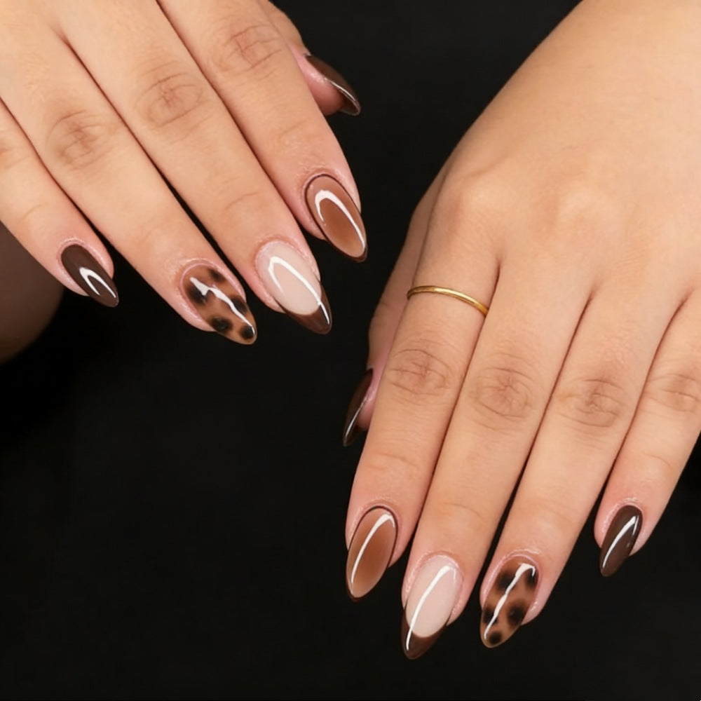 Artificial nails in elegant two-tone design Stornfield