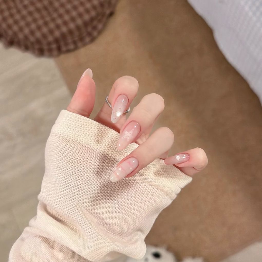 Elegant Almond Shaped Press-On Nail Extensions