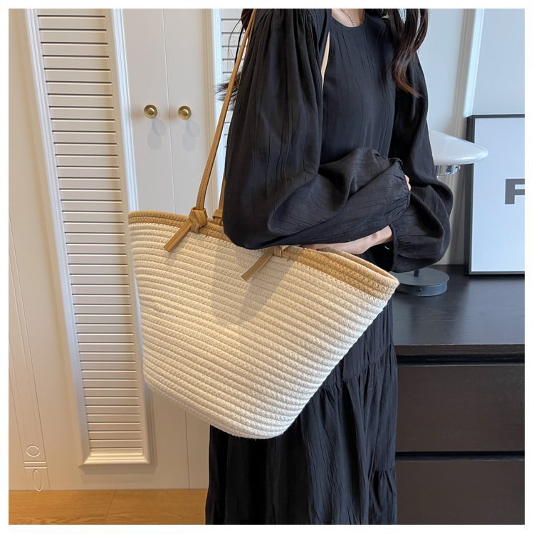 Elegant beach bag with high-quality details Stornfield