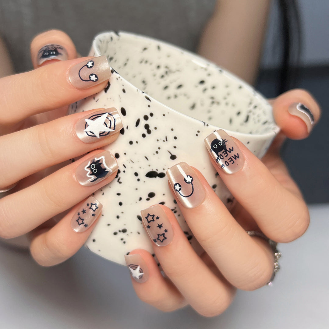 Artificial nail art with cat designs Stornfield