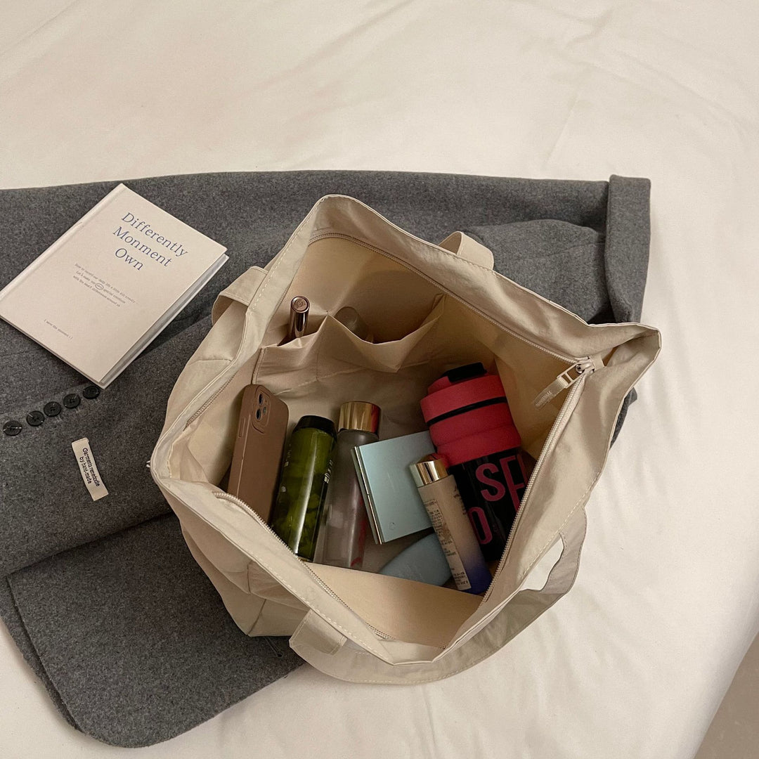 Spacious shopping bag with practical front pocket Stornfield