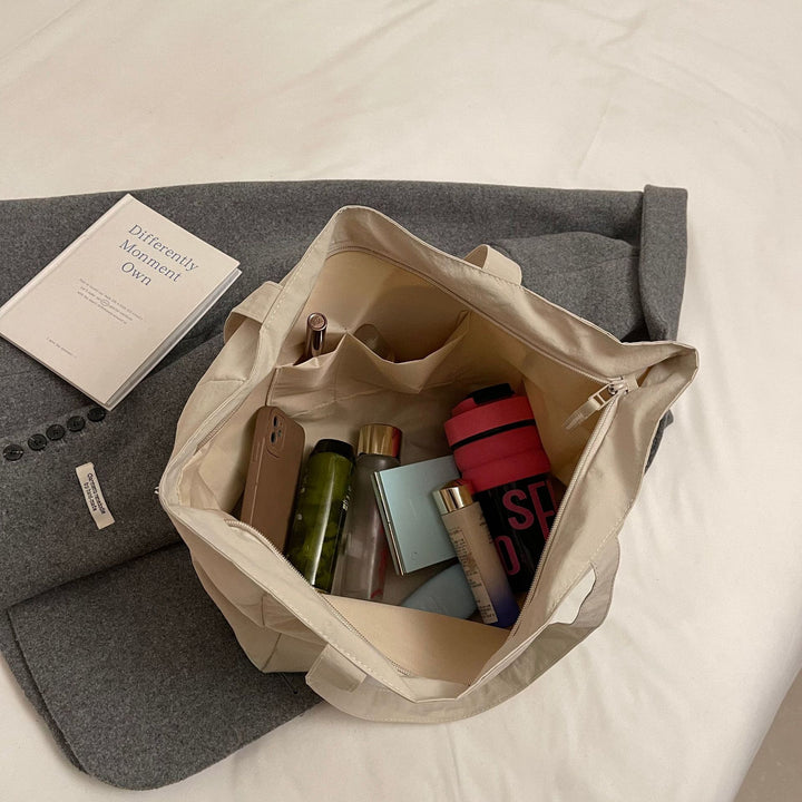 Spacious shopping bag with practical front pocket Stornfield