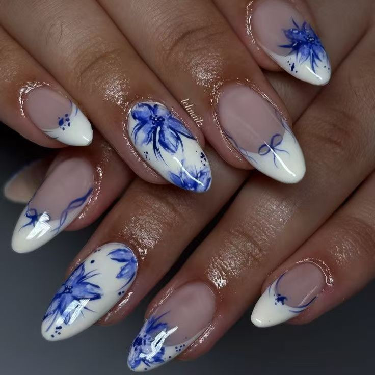 Artificial nails with floral pattern and elegant accents Stornfield
