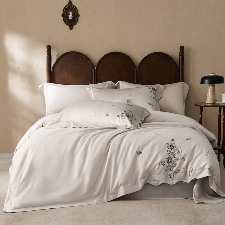 Luxury Embroidered Scalloped Duvet Cover and Pillowcase Set