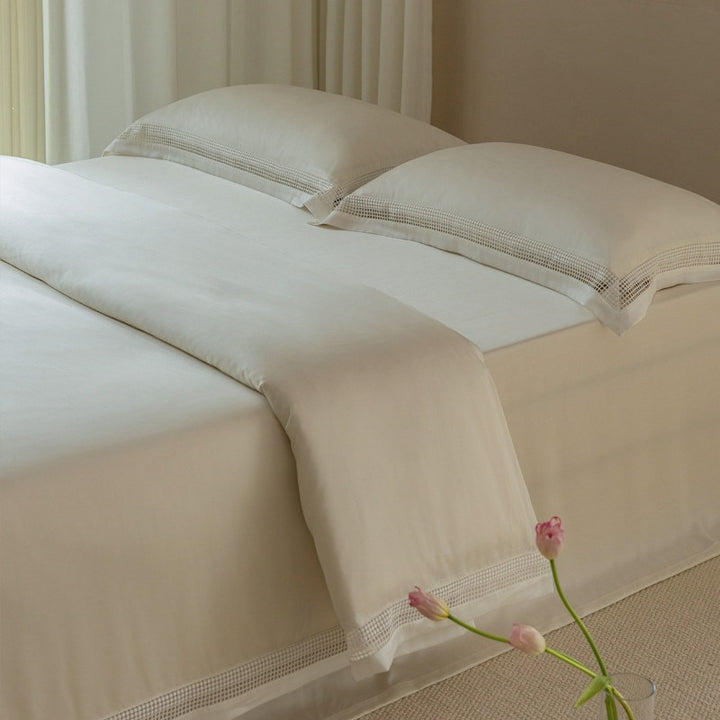Elegant bedding set with lace grid trim and hotel closure