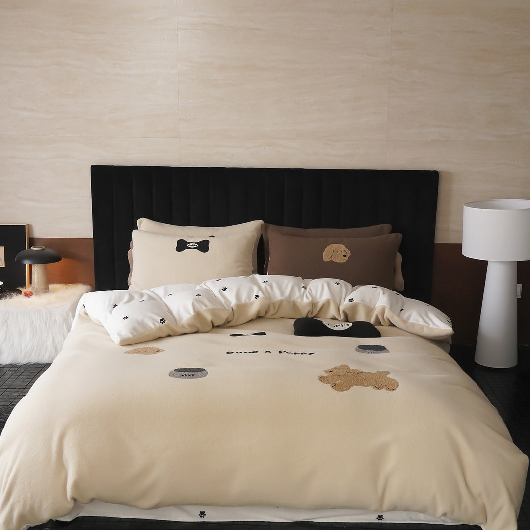 Quilted fleece bedding set with dog motifs and paw embroidery.