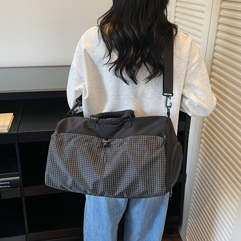 Sporty travel bag with padded carrying handle Stornfield