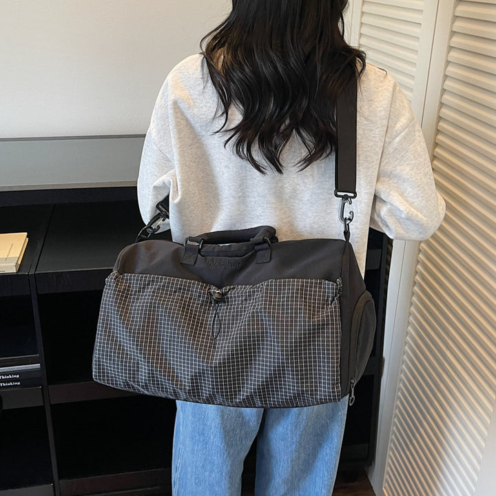 Sporty travel bag with padded carrying handle Stornfield