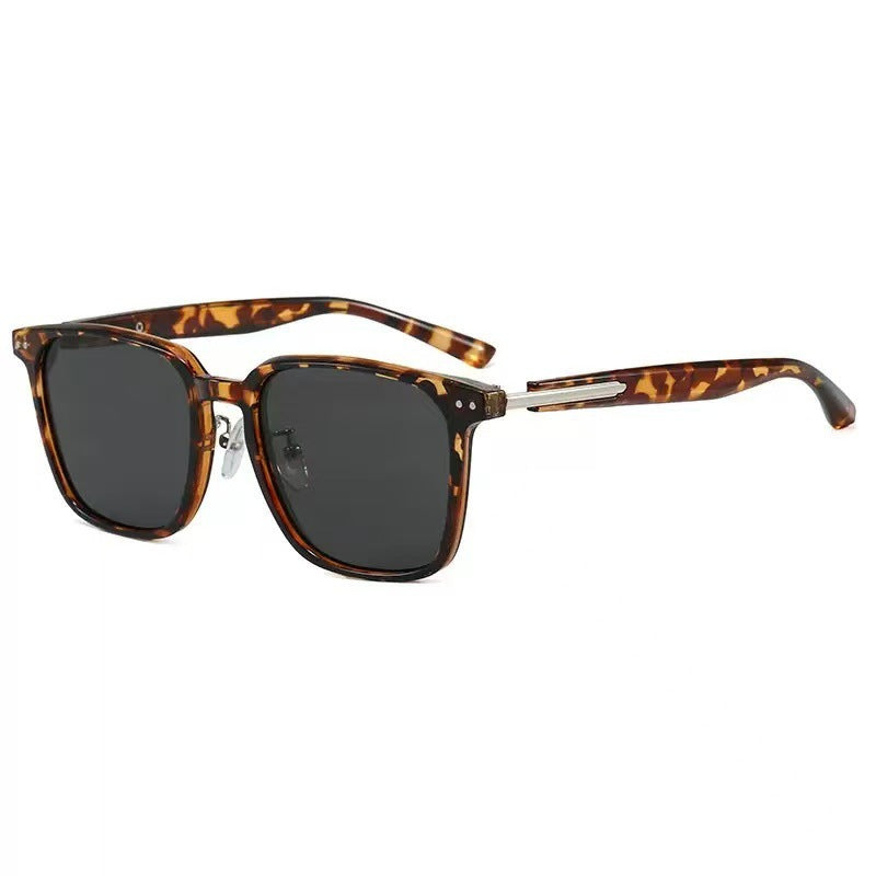 Women’s retro-inspired sunglasses in modern tortoiseshell pattern Stornfield